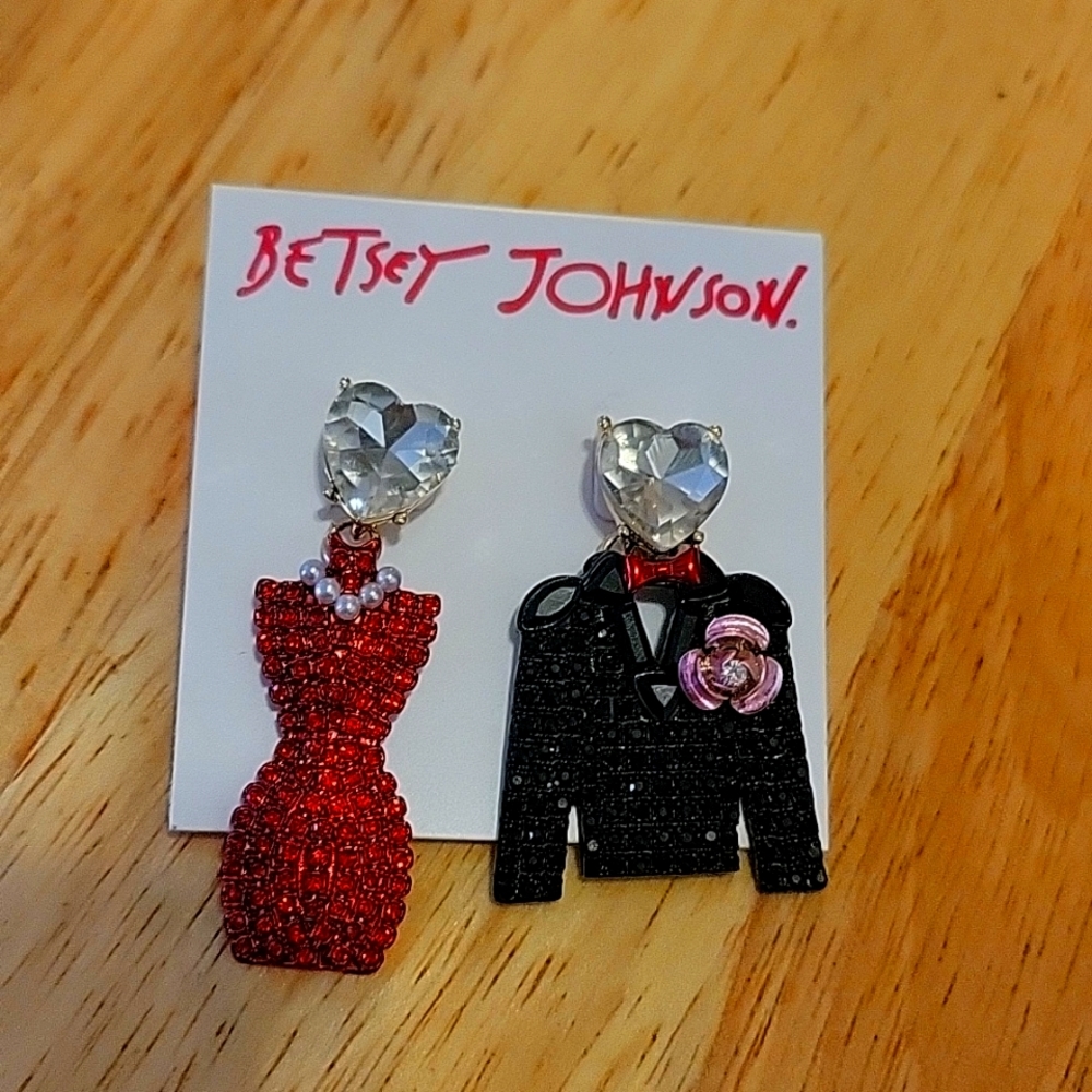 Betsy Johnson NWT date night Valentines day earrings